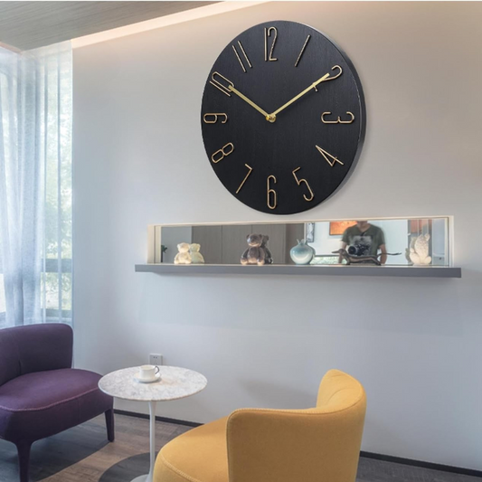 Farbenfrohe Wanduhr im modernen Design für stilvolle Räume