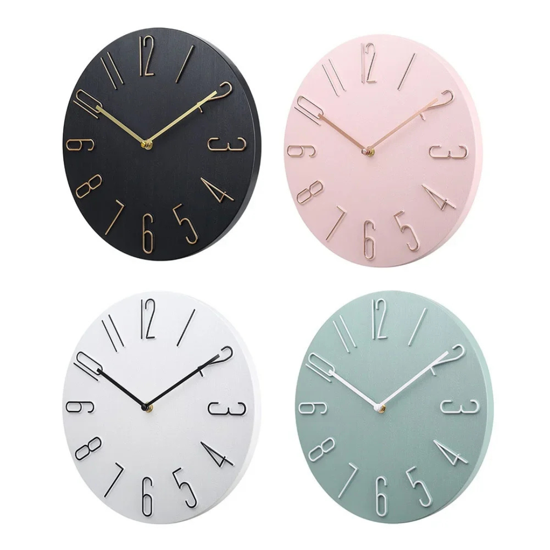 Farbenfrohe Wanduhr im modernen Design für stilvolle Räume