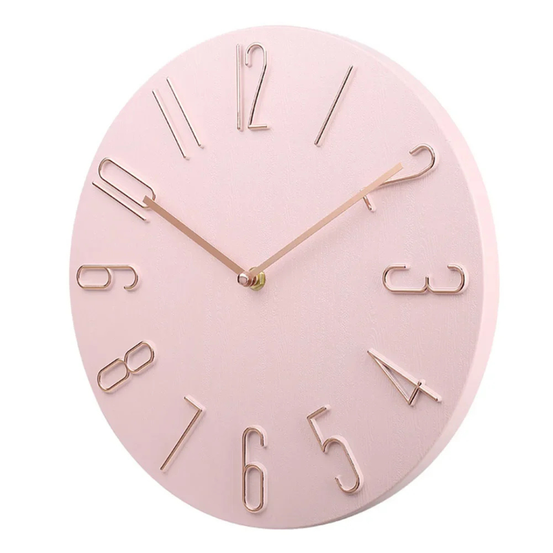 Farbenfrohe Wanduhr im modernen Design für stilvolle Räume