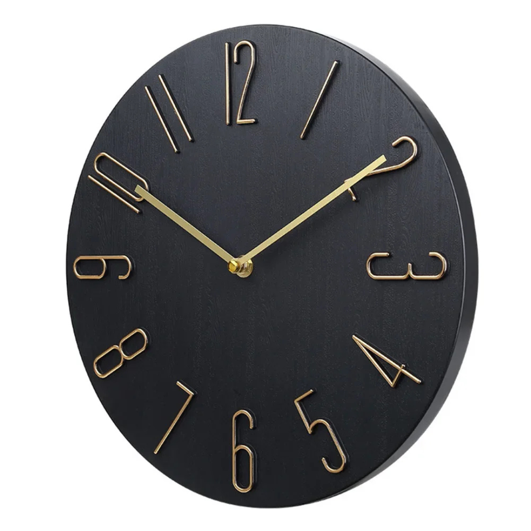 Farbenfrohe Wanduhr im modernen Design für stilvolle Räume
