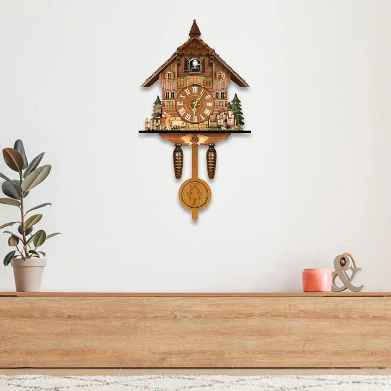 Traditionelle Kuckucksuhr aus Holz – Handgefertigte Wanddekoration