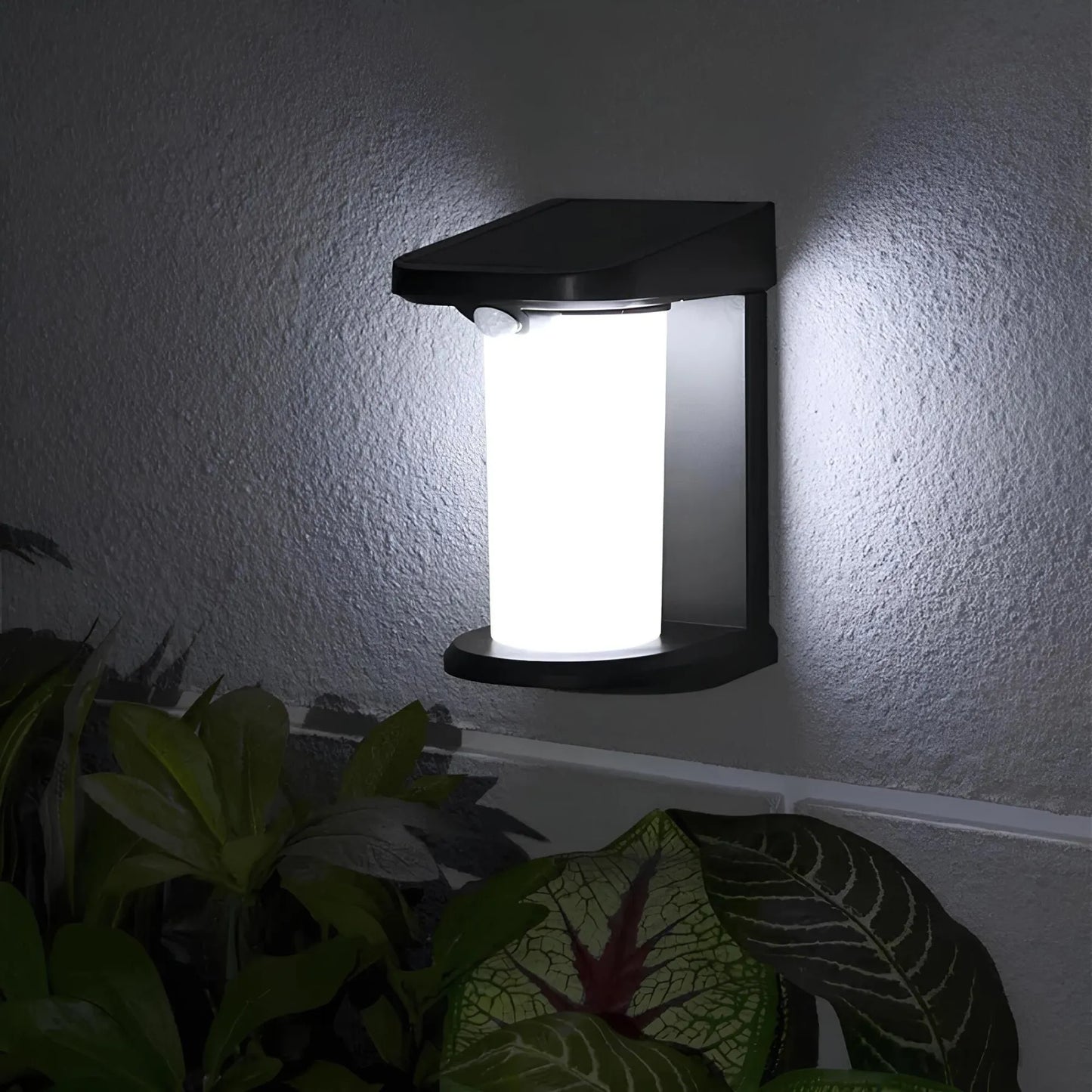 Effiziente LED Außenlampe mit Bewegungsmelder & Solarstrom